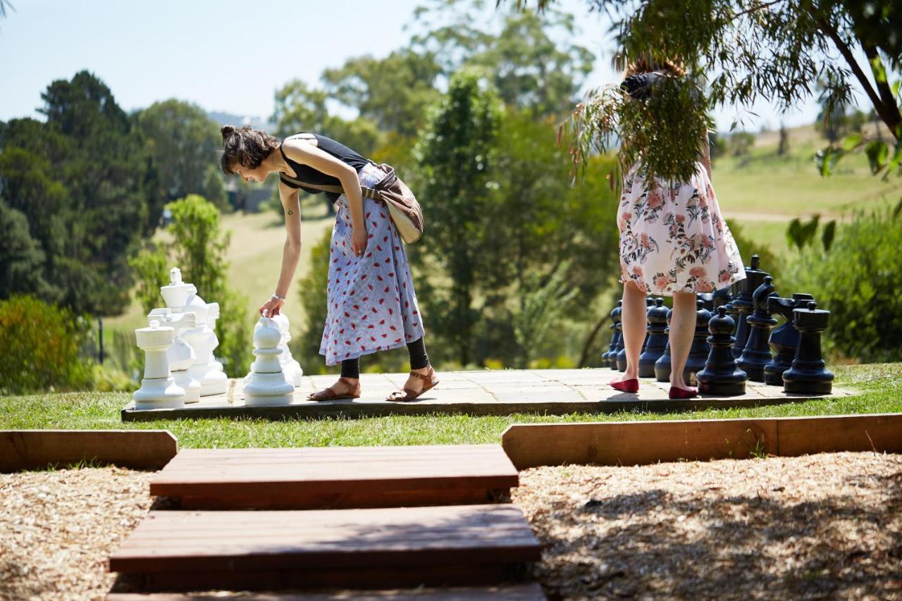 亚拉格林 博尔基尼酒庄葡萄园水疗度假村酒店 外观 照片 The giant chess set at the Hunter Valley Gardens