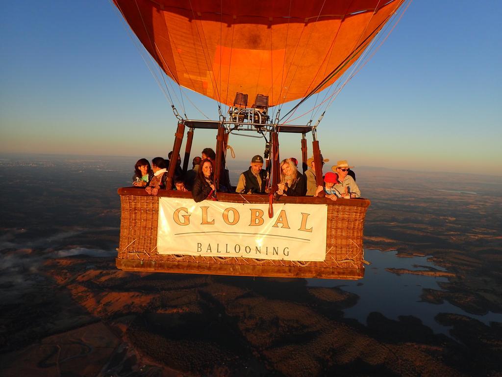 亚拉格林 博尔基尼酒庄葡萄园水疗度假村酒店 外观 照片 Global Balloon Adventures